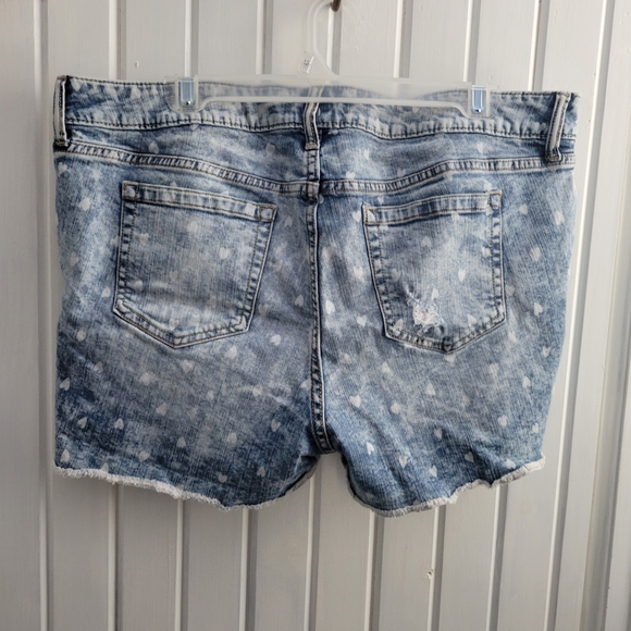 Torrid Heart Distressed Shorts - Picture 5 of 5